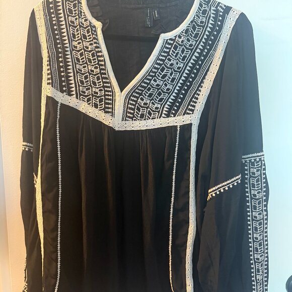 Anthropologie Black and White Anihera peasant top with embroidery - Picture 1 of 3